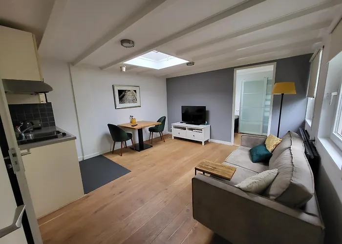 Spacious Private 3* هيلْفِرسوم