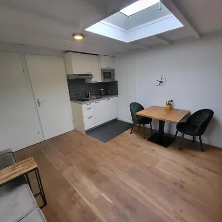 Spacious Private בית הארחה 3*