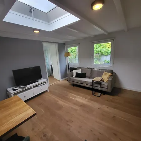 Spacious Private בית הארחה הילברסום