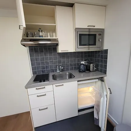 Spacious Private בית הארחה הילברסום