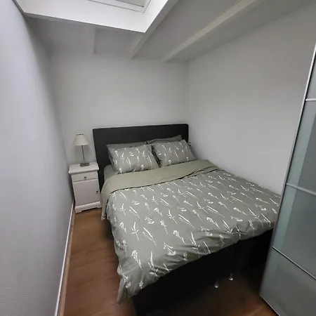 Spacious Private בית הארחה הילברסום